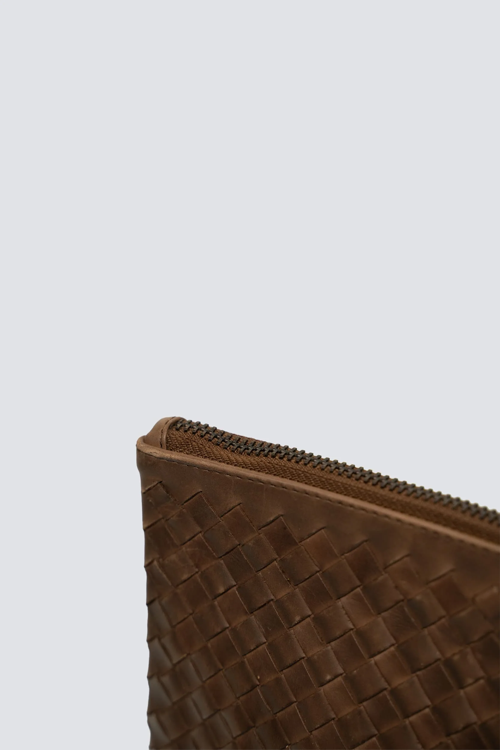 A4 Pochette Dark Brown - Image 3